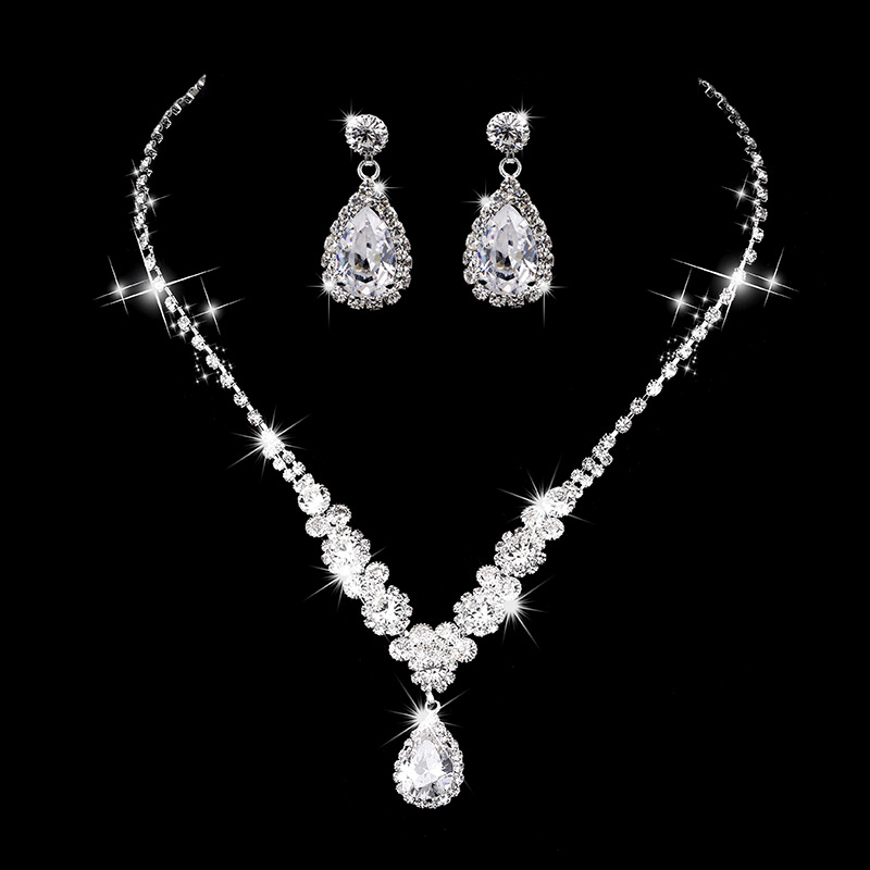 Elegant Silver-Tone Teardrop Crystal Jewelry Set – Necklace & Earrings