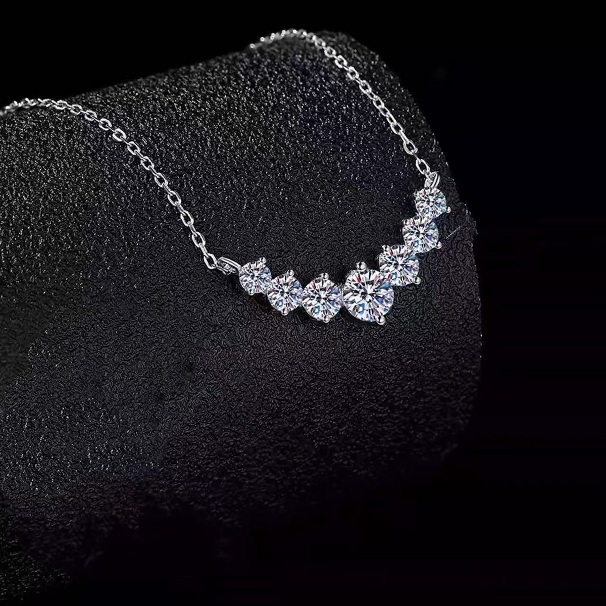 Elegant Silver-Plated Zircon Necklace – Timeless & Dazzling