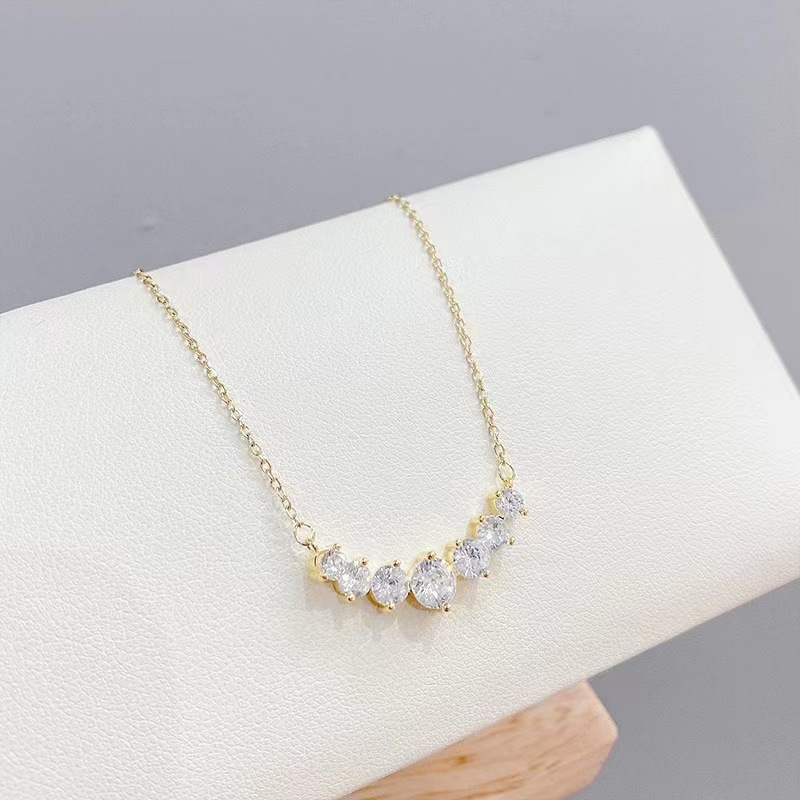 Elegant Gold-Plated Zircon Necklace – Timeless & Dazzling