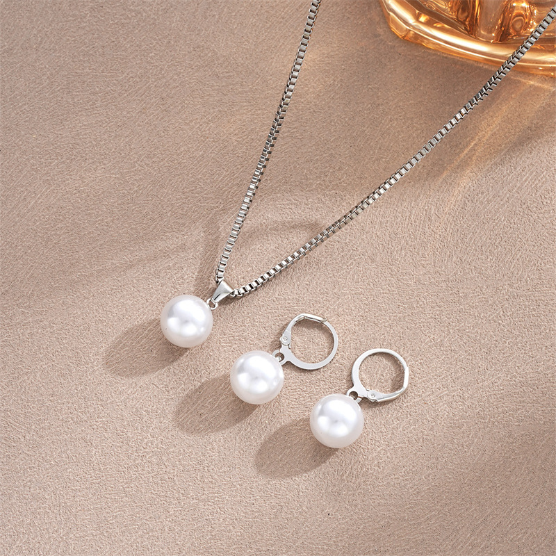 Pearl Pendant Necklace & Earrings Set
