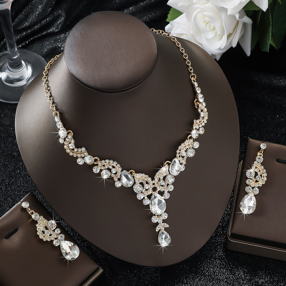 Royal Gold-Tone Crystal Jewelry Set – Necklace & Earrings