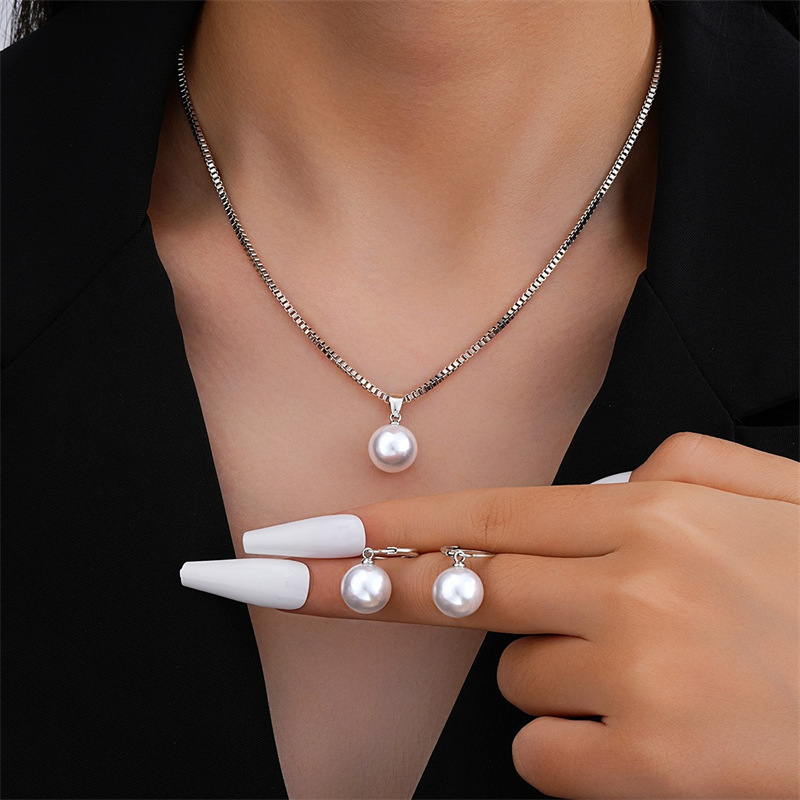 Pearl Pendant Necklace & Earrings Set