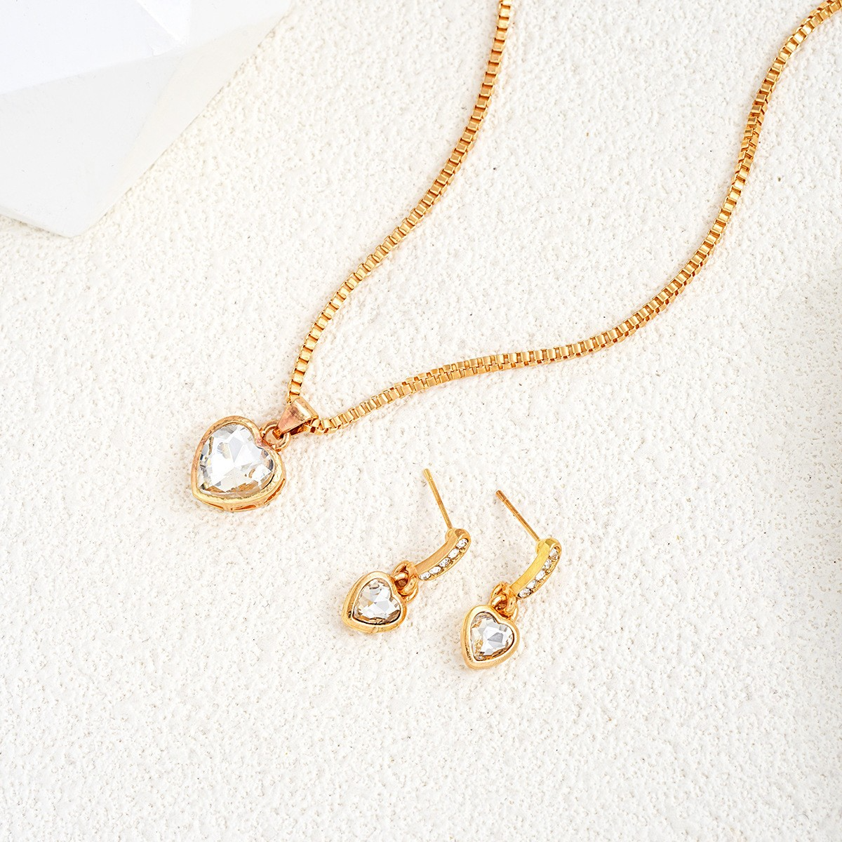 Gold-Plated Heart Crystal Pendant & Earrings Set – Timeless Elegance