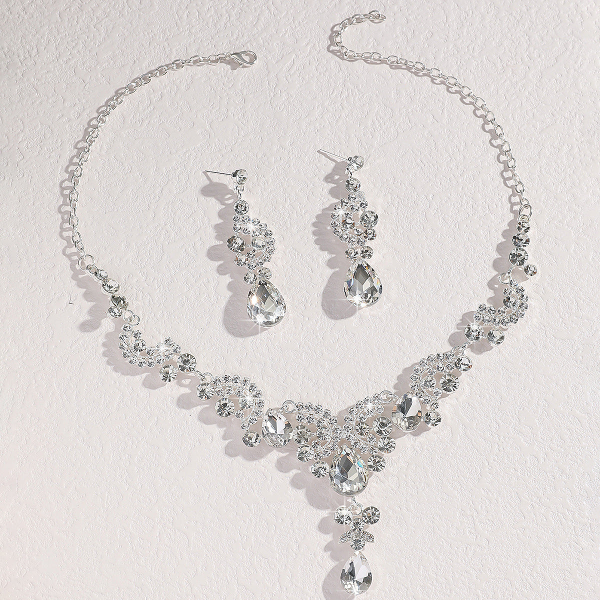 Elegant Silver-Tone Crystal Jewelry Set – Necklace & Earrings