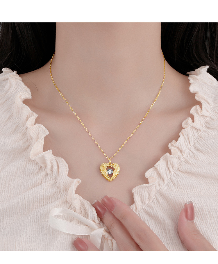 Elegant Gold-Plated Heart Pendant Necklace with Sparkling Zircon