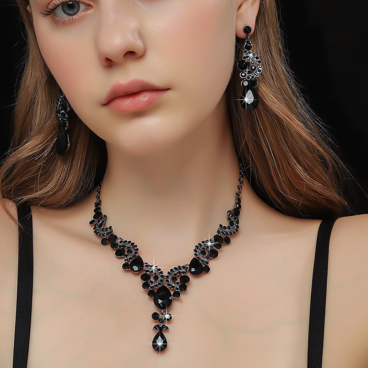 Luxury Black-Tone Crystal Jewelry Set – Necklace & Earrings