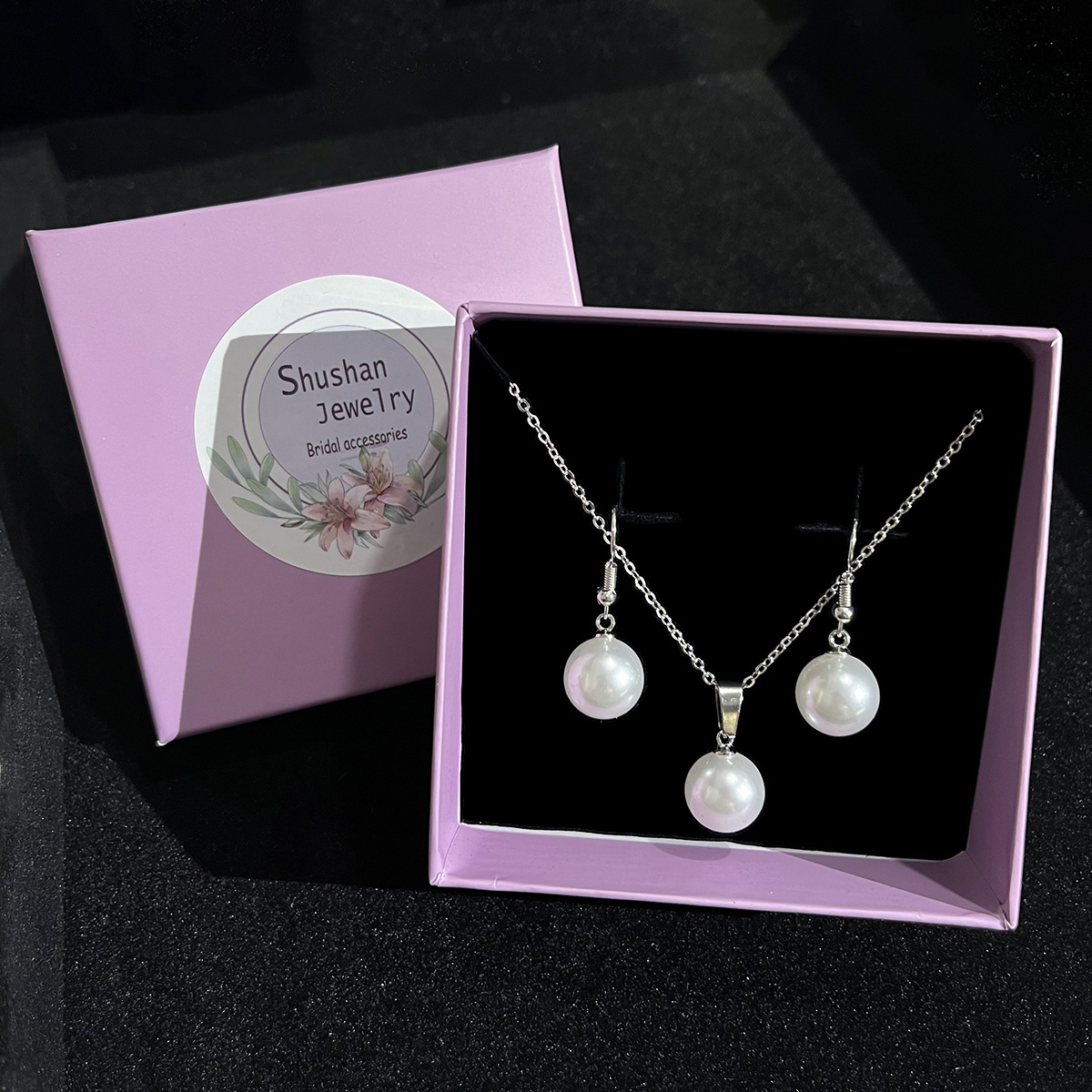 Elegant Pearl Pendant Necklace & Earrings Set – Timeless Sophistication