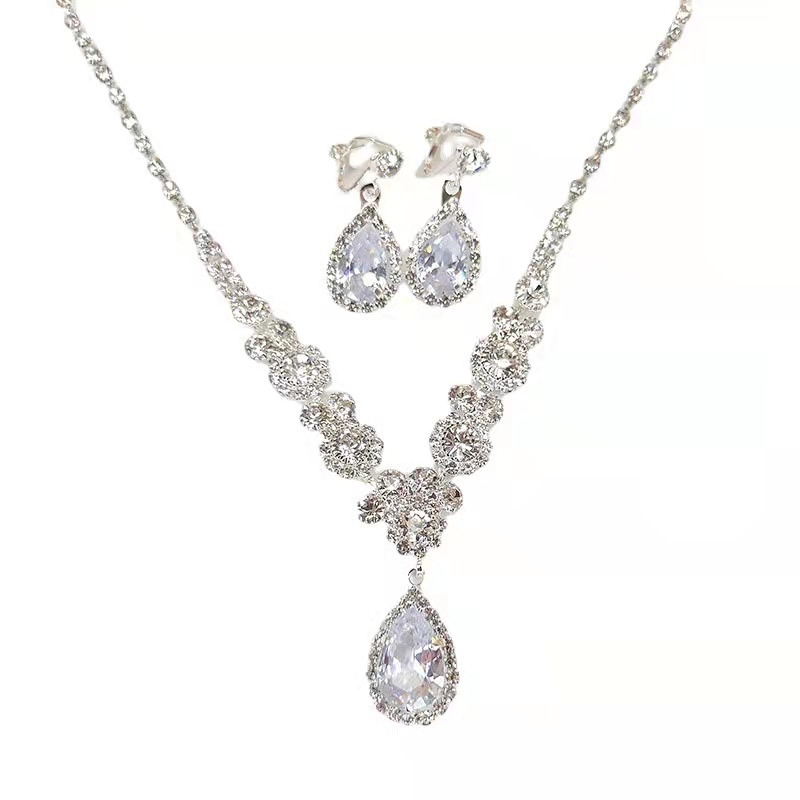 Elegant Silver-Tone Teardrop Crystal Jewelry Set – Necklace & Earrings