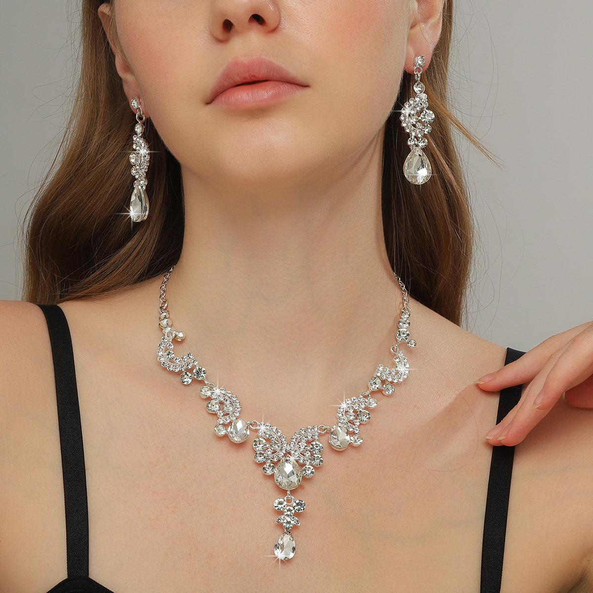 Elegant Silver-Tone Crystal Jewelry Set – Necklace & Earrings