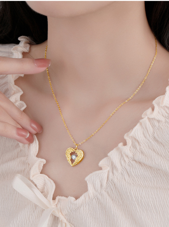 Elegant Gold-Plated Heart Pendant Necklace with Sparkling Zircon