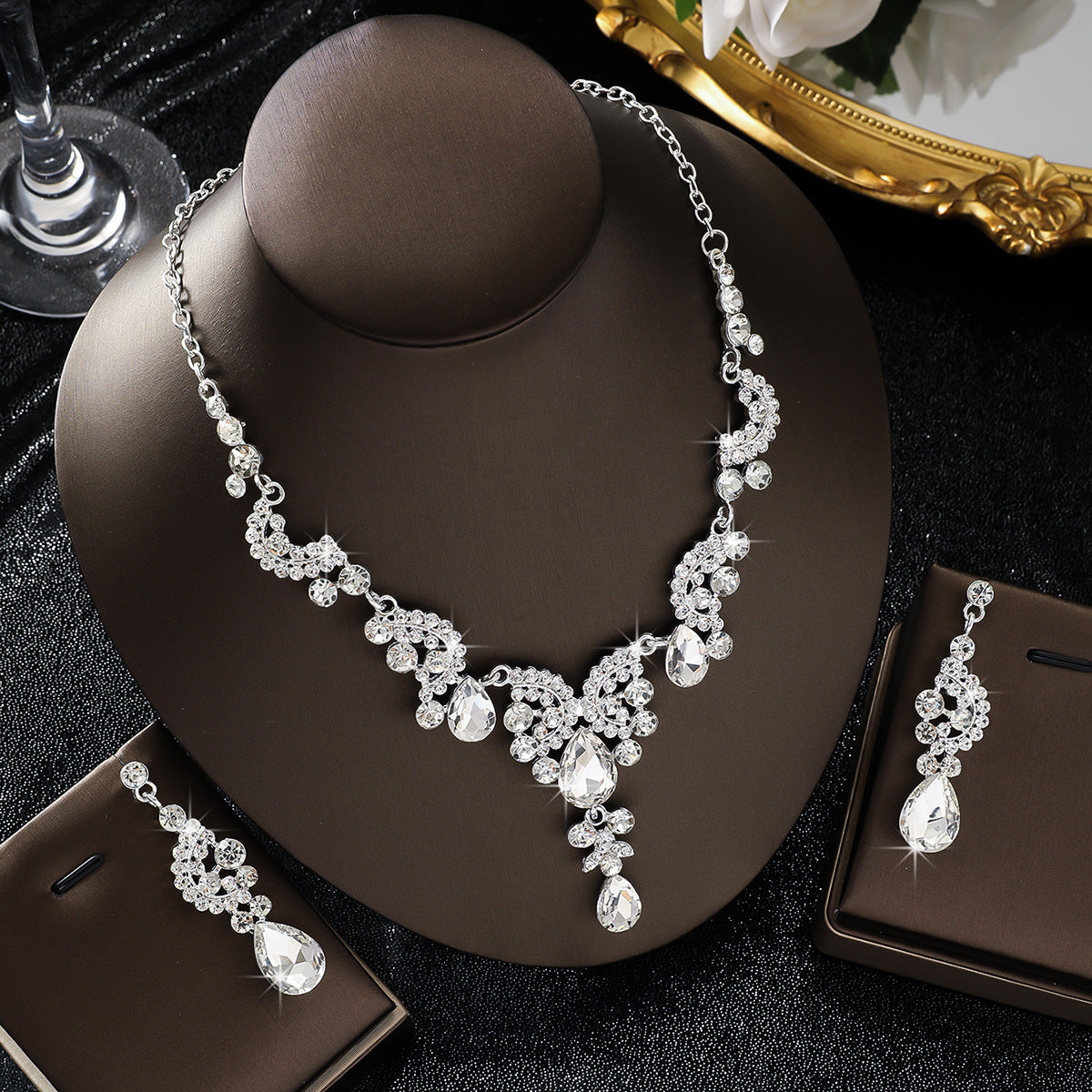 Elegant Silver-Tone Crystal Jewelry Set – Necklace & Earrings