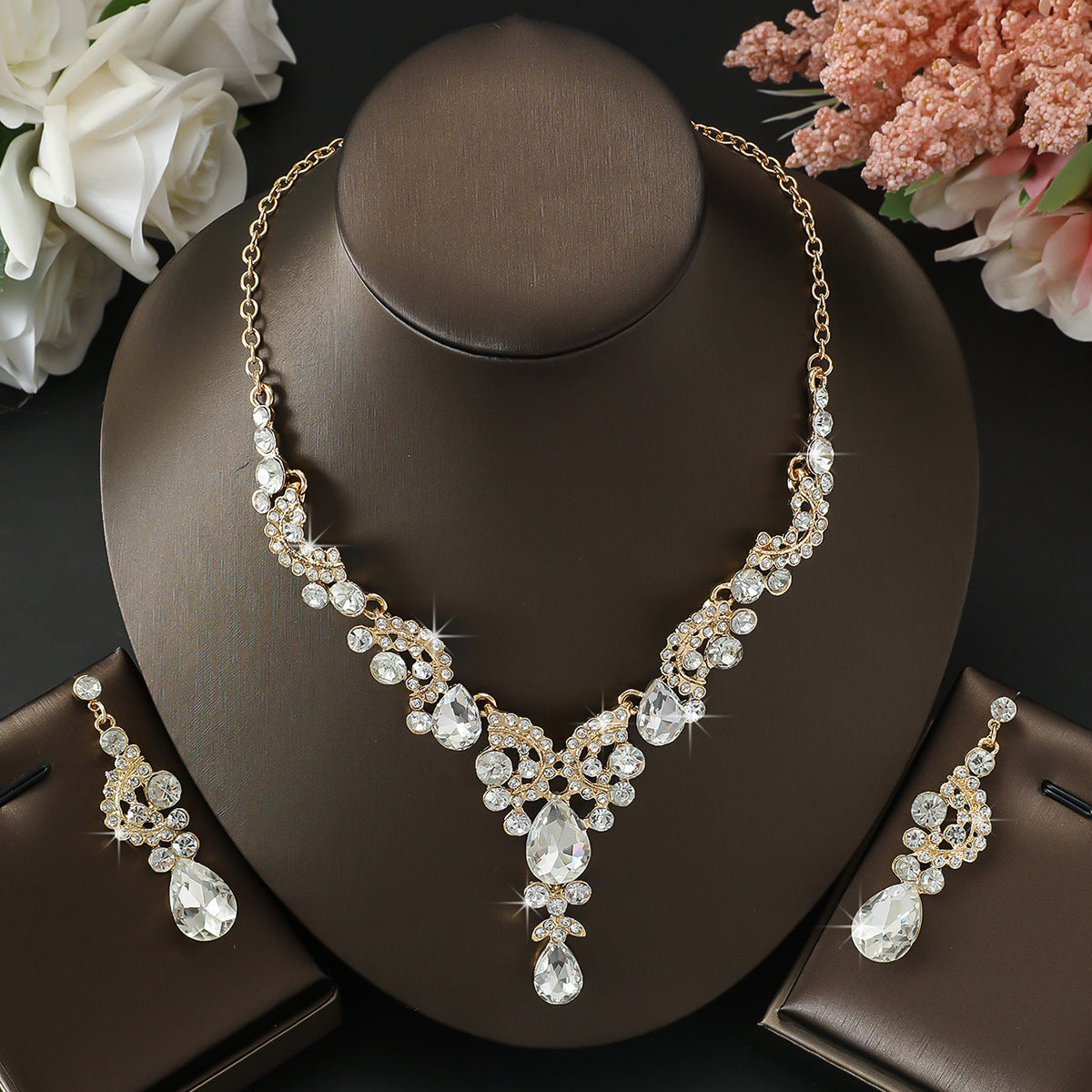 Royal Gold-Tone Crystal Jewelry Set – Necklace & Earrings